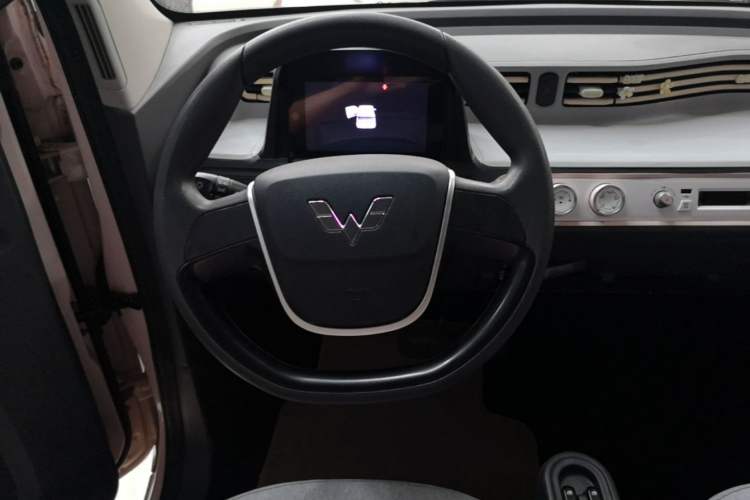 Used Wuling Hongguang MINIEV 2022 Macaron Premium Model – Lithium Iron Phosphate Steering Wheel