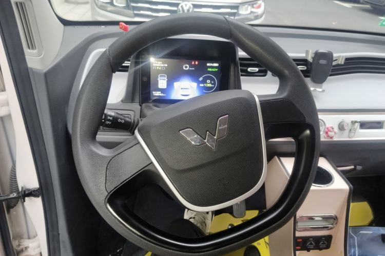 Used Wuling Hongguang MINIEV 2022 Macaron Premium Model – Lithium Iron Phosphate Steering Wheel