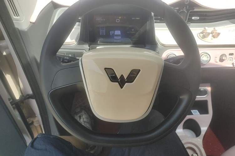 Used Wuling Hongguang MINIEV 2022 Macaron Premium Model – Lithium Ternary Battery Steering Wheel