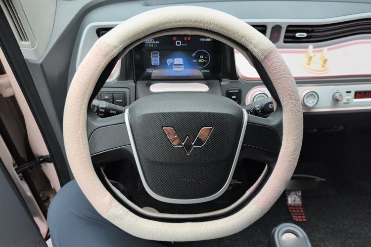 Used Wuling Hongguang MINIEV 2022 Macaron Fashion Model Lithium Iron Phosphate Steering Wheel