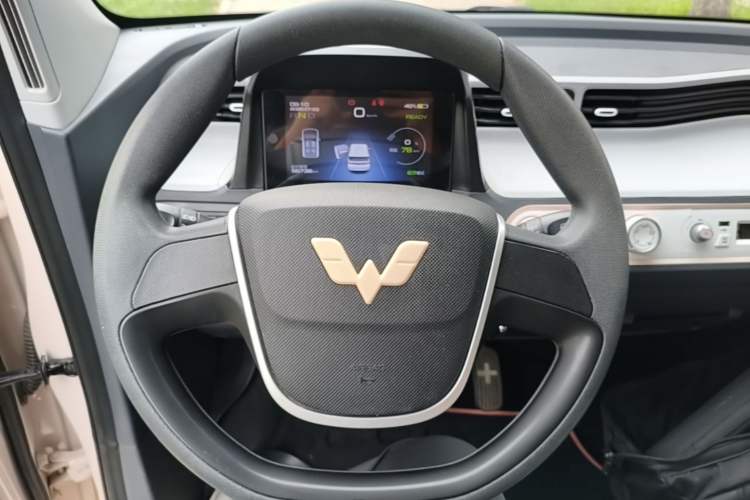Used Wuling Hongguang MINIEV 2022 Macaron Premium Model – Lithium Iron Phosphate Steering Wheel