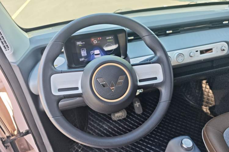 Used Wuling Hongguang MINIEV 2022 GAMEBOY 200km Play Edition with Lithium Iron Phosphate Steering Wheel