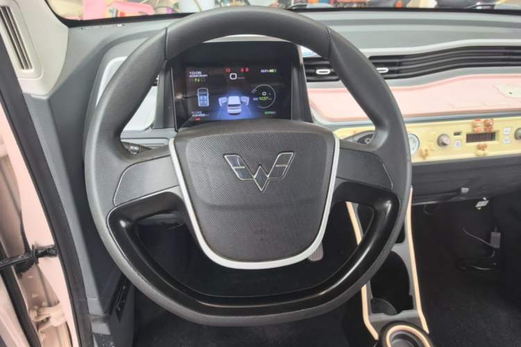Used Wuling Hongguang MINIEV 2022 Macaron Premium Model – Lithium Iron Phosphate Steering Wheel