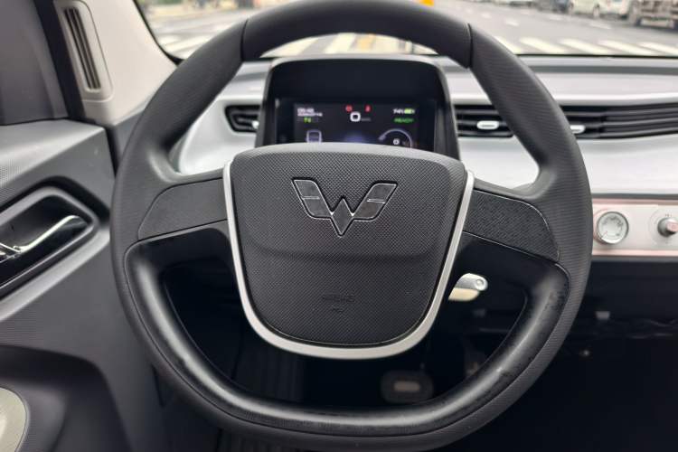 Used Wuling Hongguang MINIEV 2022 Macaron Fashion Model Lithium Iron Phosphate Steering Wheel