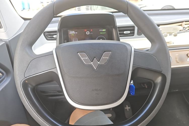Used Wuling Hongguang MINIEV 2022 Macaron Fashion Model Lithium Iron Phosphate Steering Wheel