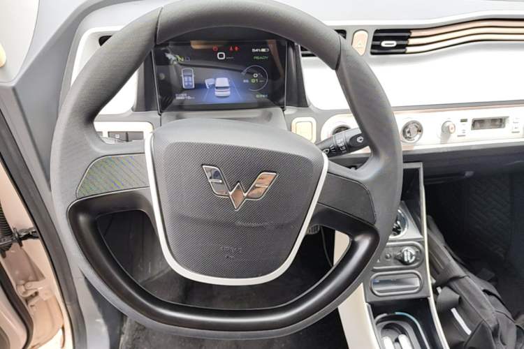 Used Wuling Hongguang MINIEV 2022 Macaron Premium Model – Lithium Iron Phosphate Steering Wheel