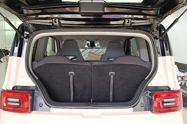 Used Wuling Hongguang MINIEV 2022 Macaron Premium Model – Lithium Iron Phosphate Trunk