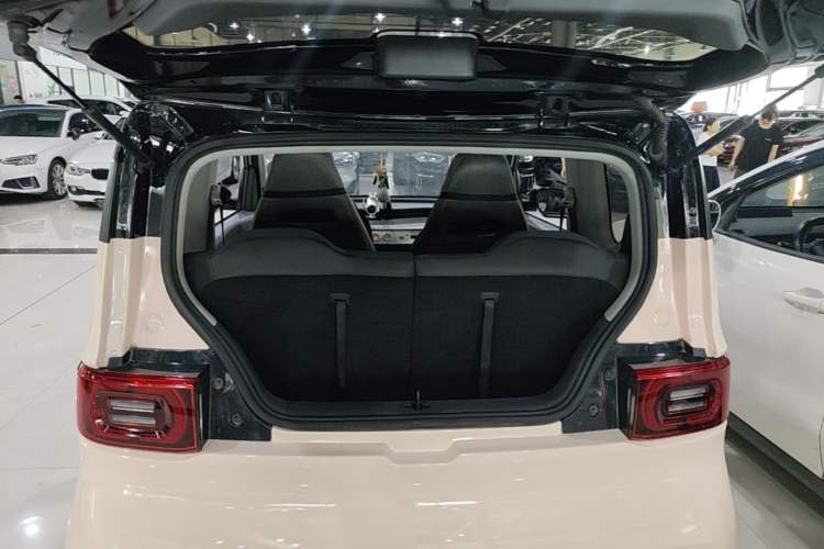 Used Wuling Hongguang MINIEV 2022 Macaron Fashion Model Lithium Iron Phosphate Trunk