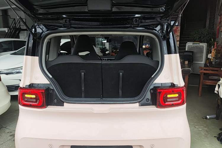 Used Wuling Hongguang MINIEV 2022 Macaron Fashion Model Lithium Iron Phosphate Trunk