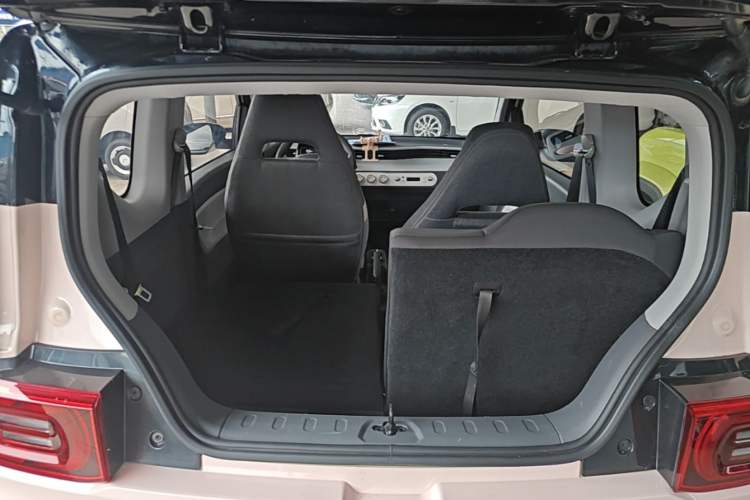 Used Wuling Hongguang MINIEV 2022 Macaron Premium Model – Lithium Iron Phosphate Trunk