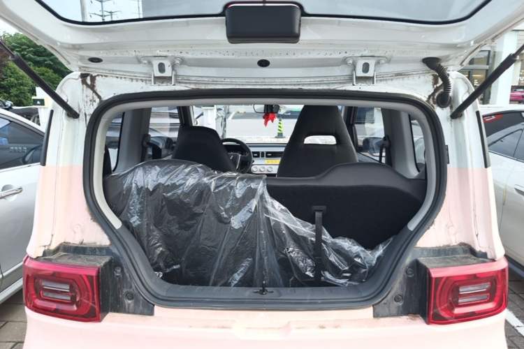 Used Wuling Hongguang MINIEV 2022 Macaron Premium Model – Lithium Iron Phosphate Trunk