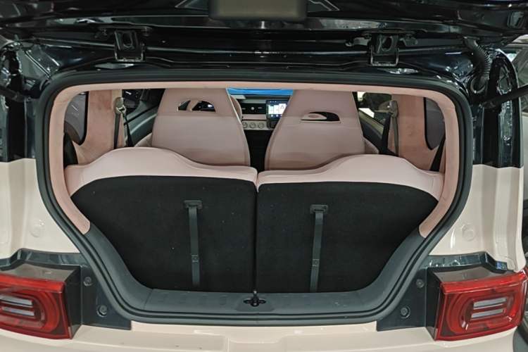 Used Wuling Hongguang MINIEV 2022 Macaron Premium Model – Lithium Iron Phosphate Trunk
