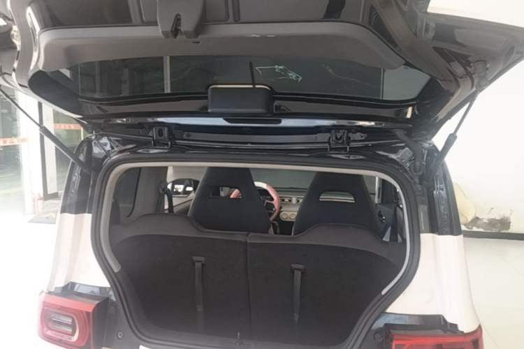 Used Wuling Hongguang MINIEV 2022 Macaron Premium Model – Lithium Iron Phosphate Trunk