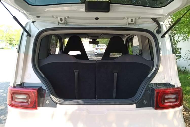 Used Wuling Hongguang MINIEV 2022 Macaron Premium Model – Lithium Iron Phosphate Trunk