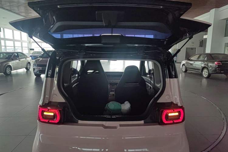 Used Wuling Hongguang MINIEV 2022 Macaron Premium Model – Lithium Iron Phosphate Trunk