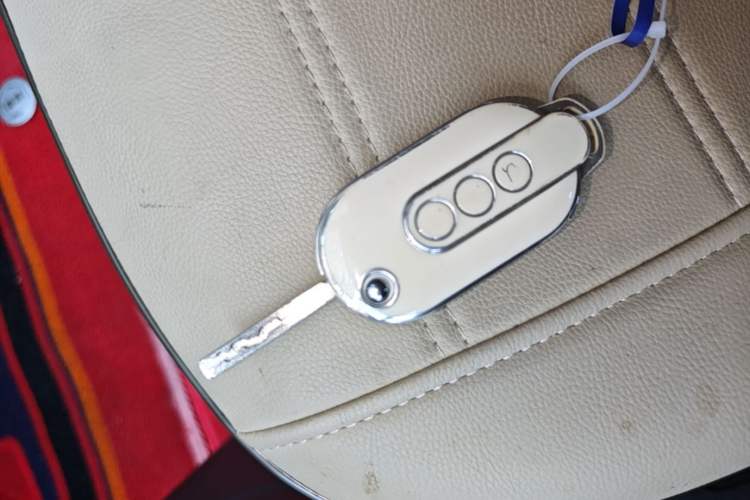Used Wuling Hongguang MINIEV 2022 Macaron Premium Model – Lithium Iron Phosphate Vehicle Key