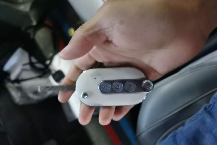 Used Wuling Hongguang MINIEV 2022 Macaron Fashion Edition Lithium-Nickel-Cobalt-Alpha-oxide Vehicle Key