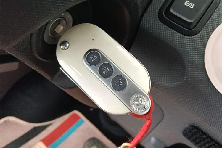 Used Wuling Hongguang MINIEV 2022 Macaron Premium Model – Lithium Iron Phosphate Vehicle Key