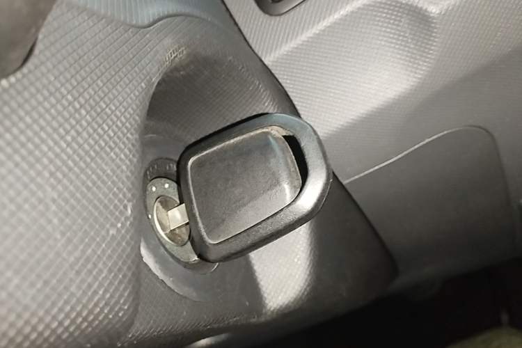 Used Wuling Hongguang MINIEV 2022 Macaron Premium Model – Lithium Iron Phosphate Vehicle Key