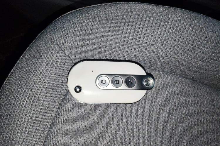 Used Wuling Hongguang MINIEV 2022 Macaron Premium Model – Lithium Iron Phosphate Vehicle Key