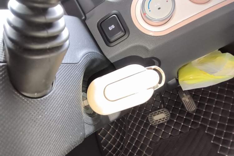Used Wuling Hongguang MINIEV 2022 Macaron Premium Model – Lithium Ternary Battery Vehicle Key