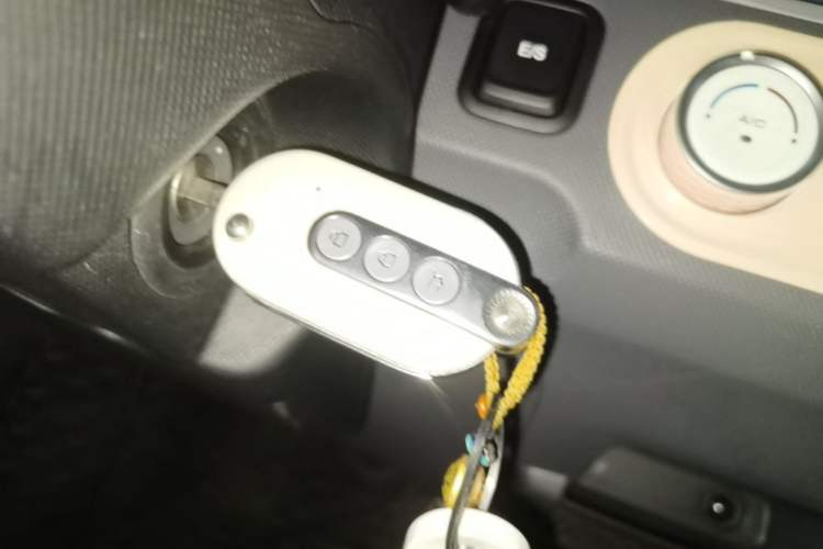 Used Wuling Hongguang MINIEV 2022 Macaron Premium Model – Lithium Iron Phosphate Vehicle Key