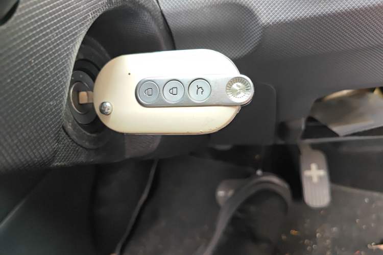 Used Wuling Hongguang MINIEV 2022 Macaron Fashion Edition Lithium-Nickel-Cobalt-Alpha-oxide Vehicle Key