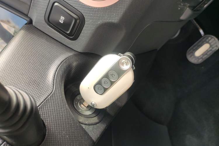Used Wuling Hongguang MINIEV 2022 Macaron Premium Model – Lithium Iron Phosphate Vehicle Key