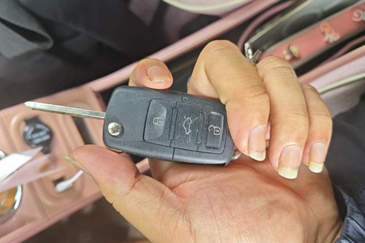 Used Wuling Hongguang MINIEV 2022 Macaron Fashion Model Lithium Iron Phosphate Vehicle Key