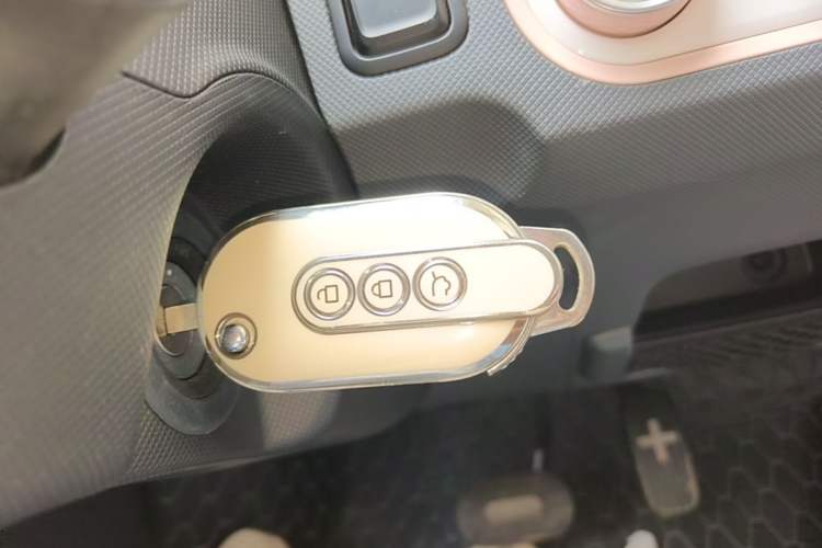 Used Wuling Hongguang MINIEV 2022 Macaron Premium Model – Lithium Iron Phosphate Vehicle Key