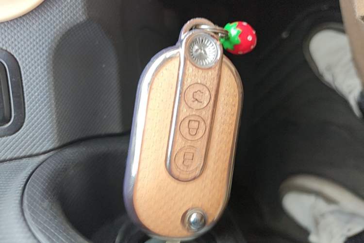 Used Wuling Hongguang MINIEV 2022 Macaron Premium Model – Lithium Iron Phosphate Vehicle Key