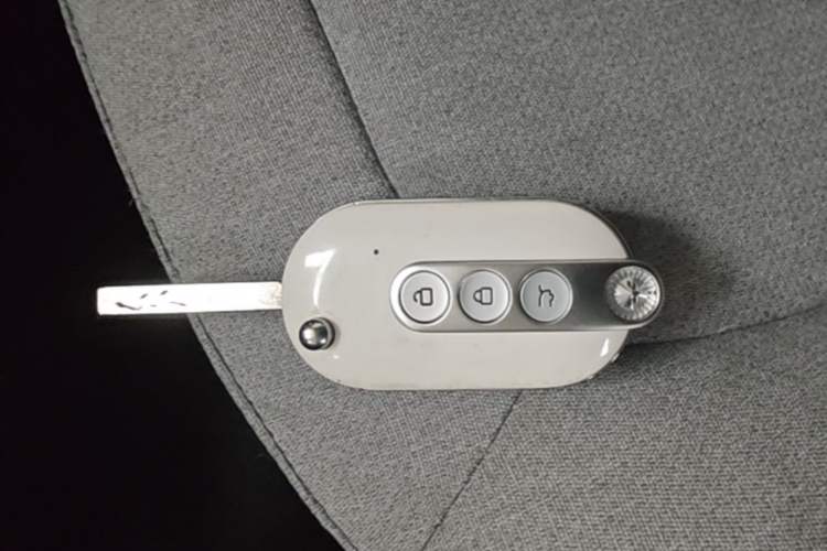 Used Wuling Hongguang MINIEV 2022 Macaron Premium Model – Lithium Iron Phosphate Vehicle Key