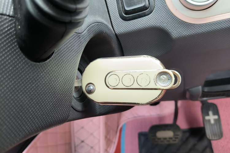 Used Wuling Hongguang MINIEV 2022 Macaron Premium Model – Lithium Ternary Battery Vehicle Key