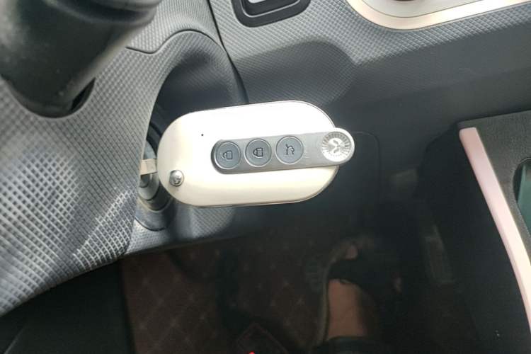 Used Wuling Hongguang MINIEV 2022 Macaron Premium Model – Lithium Iron Phosphate Vehicle Key