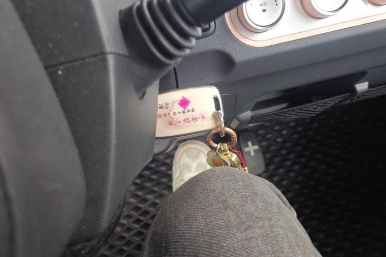 Used Wuling Hongguang MINIEV 2022 Macaron Fashion Model Lithium Iron Phosphate Vehicle Key