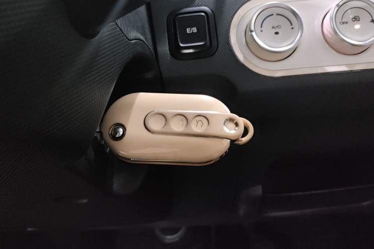 Used Wuling Hongguang MINIEV 2022 Macaron Fashion Model Lithium Iron Phosphate Vehicle Key