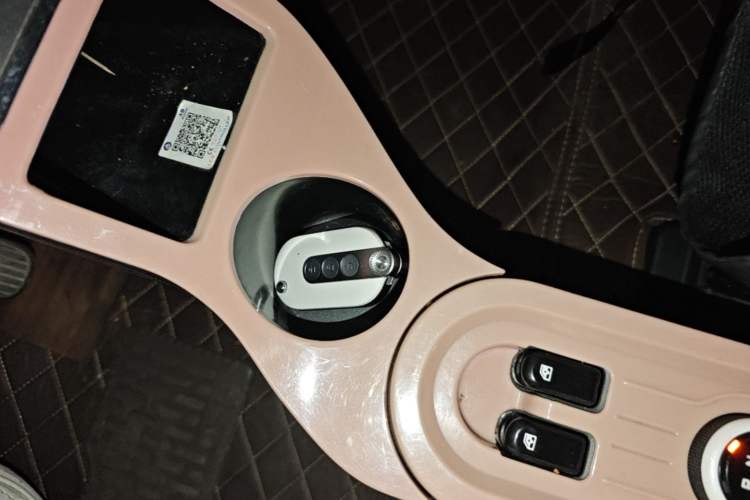 Used Wuling Hongguang MINIEV 2022 Macaron Premium Model – Lithium Iron Phosphate Vehicle Key