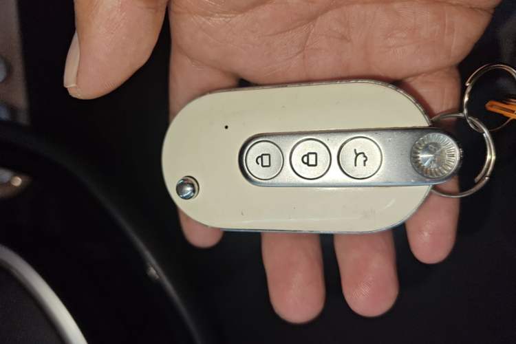 Used Wuling Hongguang MINIEV 2022 Macaron Premium Model – Lithium Ternary Battery Vehicle Key