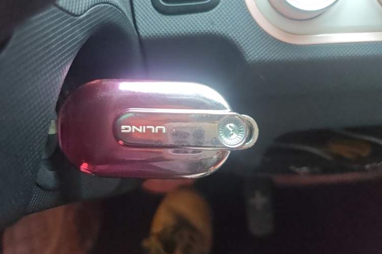 Used Wuling Hongguang MINIEV 2022 Macaron Premium Model – Lithium Iron Phosphate Vehicle Key