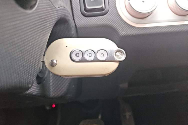Used Wuling Hongguang MINIEV 2022 Macaron Premium Model – Lithium Iron Phosphate Vehicle Key