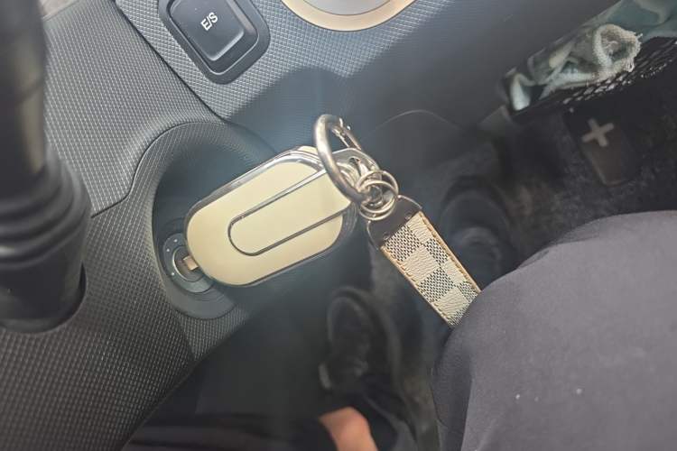 Used Wuling Hongguang MINIEV 2022 Macaron Premium Model – Lithium Iron Phosphate Vehicle Key