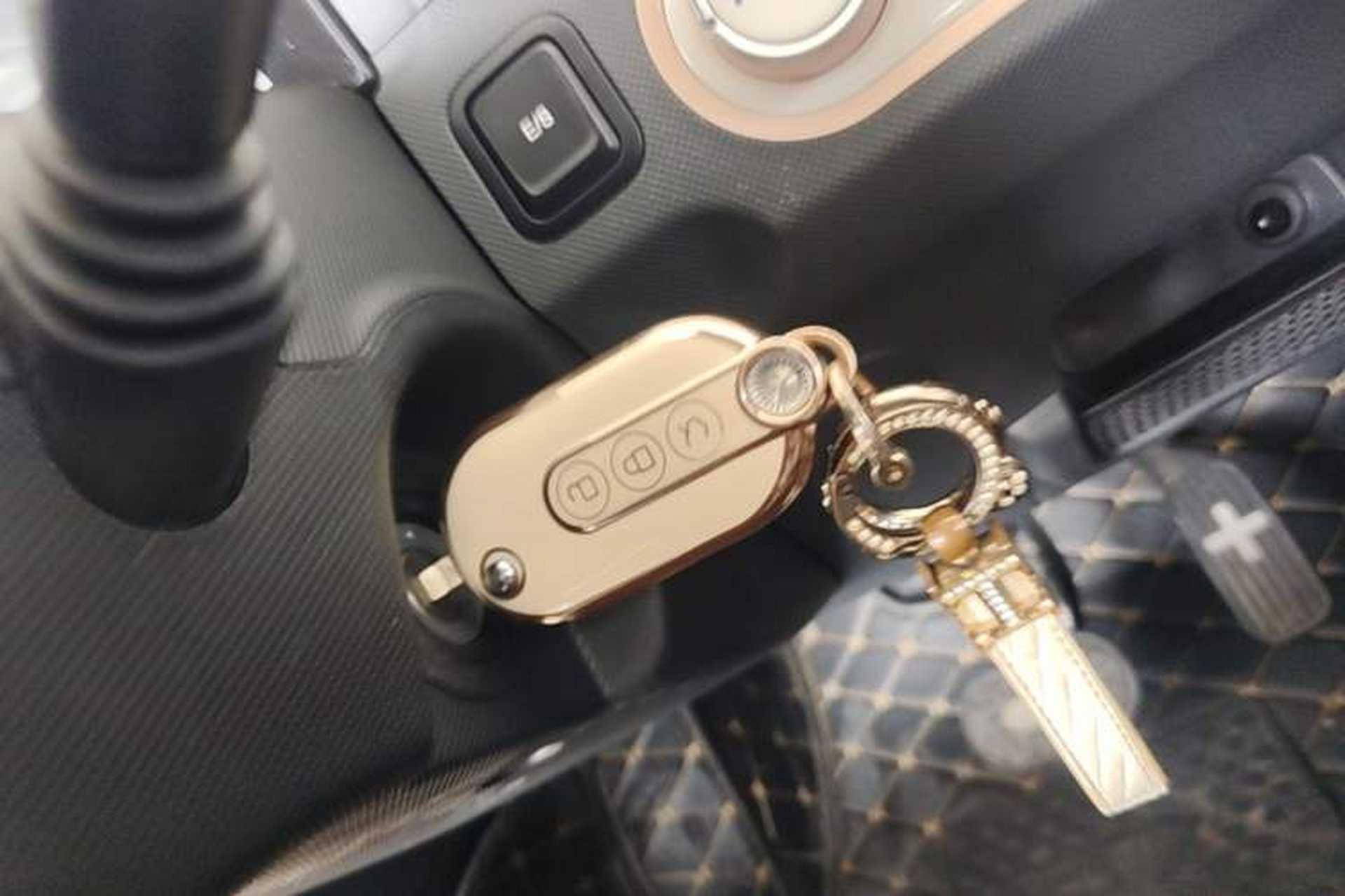 Used Wuling Hongguang MINIEV 2022 Macaron Premium Model – Lithium Iron Phosphate Vehicle Key