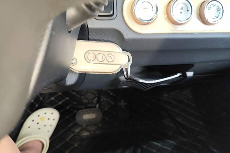 Used Wuling Hongguang MINIEV 2022 Macaron Premium Model – Lithium Iron Phosphate Vehicle Key