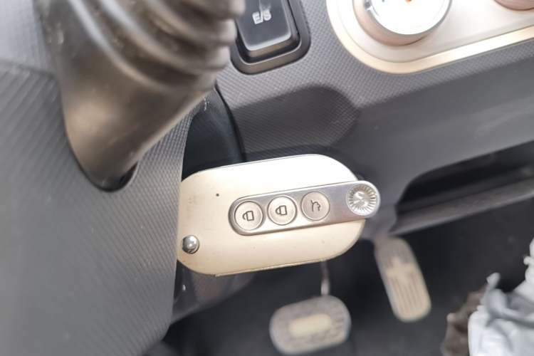 Used Wuling Hongguang MINIEV 2022 Macaron Premium Model – Lithium Iron Phosphate Vehicle Key