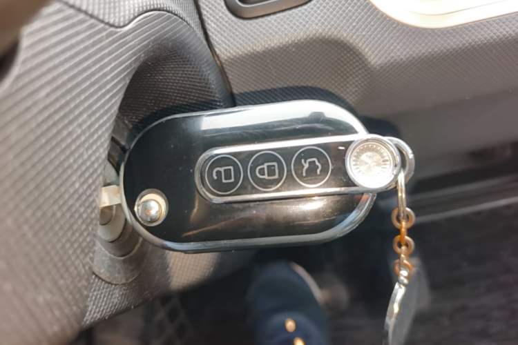 Used Wuling Hongguang MINIEV 2022 Macaron Premium Model – Lithium Iron Phosphate Vehicle Key