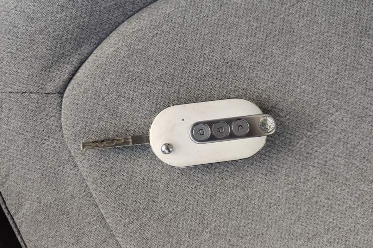Used Wuling Hongguang MINIEV 2022 Macaron Fashion Model Lithium Iron Phosphate Vehicle Key