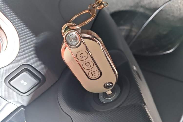 Used Wuling Hongguang MINIEV 2022 Macaron Premium Model – Lithium Iron Phosphate Vehicle Key