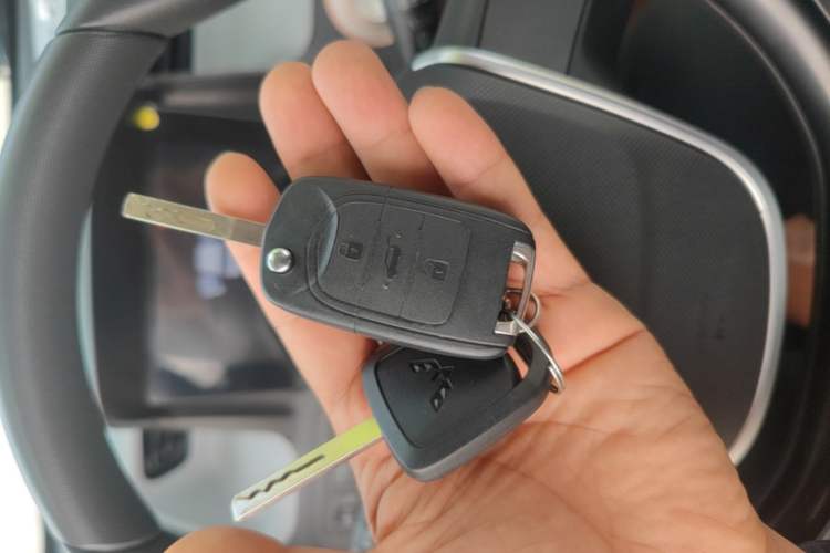 Used Wuling Hongguang MINIEV 2022 Macaron Premium Model – Lithium Iron Phosphate Vehicle Key
