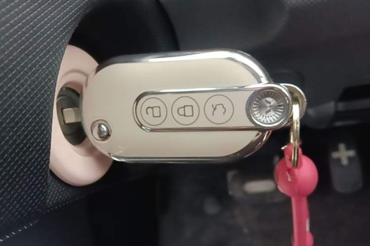 Used Wuling Hongguang MINIEV 2022 Macaron Premium Model – Lithium Ternary Battery Vehicle Key