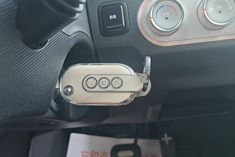 Used Wuling Hongguang MINIEV 2022 Macaron Premium Model – Lithium Iron Phosphate Vehicle Key